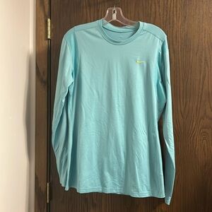 Nike Fit Dry in light blue. SZ:XL. Used. No wear.